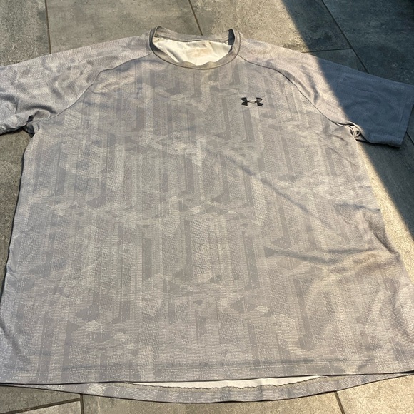 EUC Under Armour Tee - Picture 1 of 12